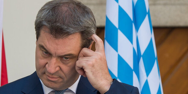 Söder kratzt sich am Kopf Söder kratzt sich am Kopf
