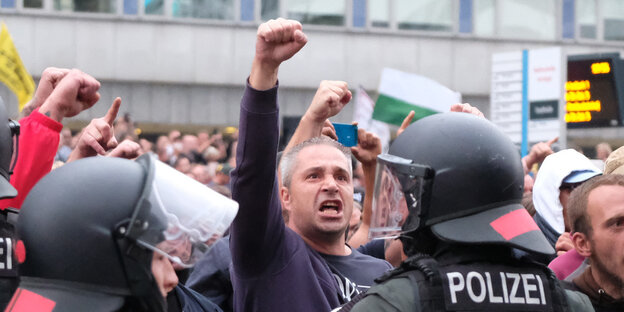 Gewaltsame Proteste am Montagabend in Chemnitz Gewaltsame Proteste am Montagabend in Chemnitz