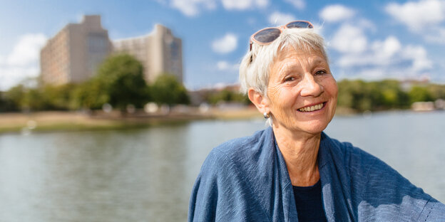 Irene Moessinger am Urbanhafen Irene Moessinger am Urbanhafen