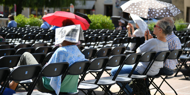 Menschen bei der Eröffnung der Salzburger Festspiele Menschen bei der Eröffnung der Salzburger Festspiele