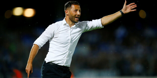 Domenico Tedesco gestikuliert Domenico Tedesco gestikuliert
