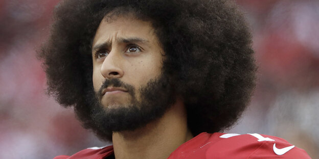 US-Footballspieler Colin Kaepernick schaut in die Ferne US-Footballspieler Colin Kaepernick schaut in die Ferne
