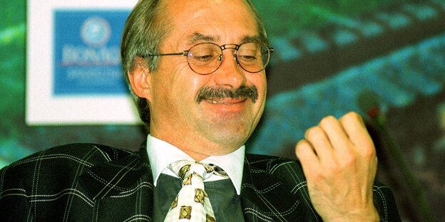 Uli Stielike im Sakko Uli Stielike im Sakko