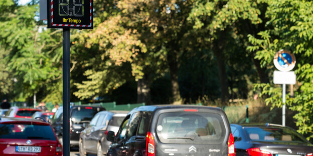 Autos im Straßenverkehr Autos im Straßenverkehr