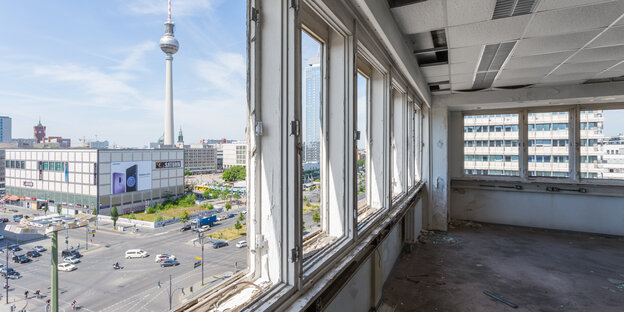 Blick aus dem Haus der Statistik auf den Alexanderplatz