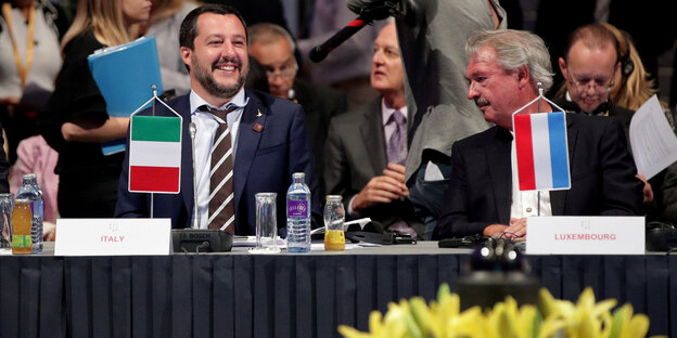 Matteo Salvini lacht, Jean Asselborn schaut zu ihm Matteo Salvini lacht, Jean Asselborn schaut zu ihm