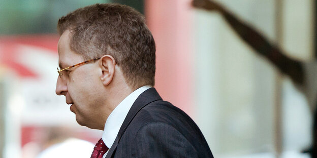 Hans-Georg Maaßen, Präsident des Bundesamts für Verfassungsschutz, verlässt die Sondersitzung des Parlamentarischen Kontrollgremiums Hans-Georg Maaßen, Präsident des Bundesamts für Verfassungsschutz, verlässt die Sondersitzung des Parlamentarischen Kontrollgremiums