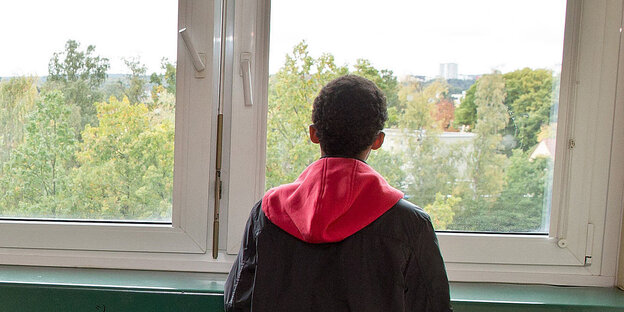 Eritreischer Junge im Flüchtlingsheim Eritreischer Junge im Flüchtlingsheim