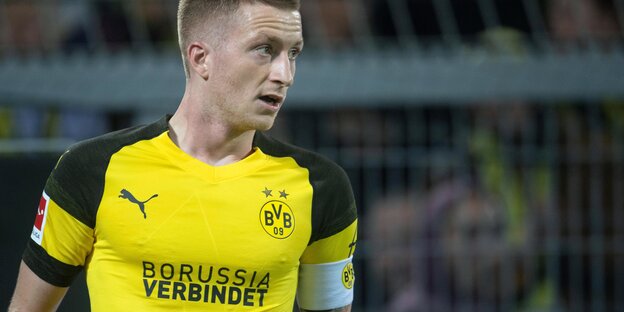 Dortmunds Marco Reus trägt ein Trikot mit dem Aufdruck «Borussia Verbindet Dortmunds Marco Reus trägt ein Trikot mit dem Aufdruck «Borussia Verbindet