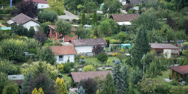 Eine Kleingartensiedlung aus der Luft aufgenommen Eine Kleingartensiedlung aus der Luft aufgenommen