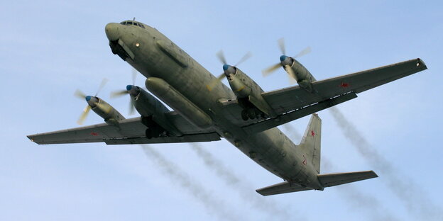 Ein russisches Flugzeug am Himmel Ein russisches Flugzeug am Himmel