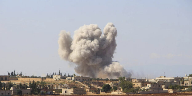 Rauch nach Luftangriff nahe Idlib Rauch nach Luftangriff nahe Idlib
