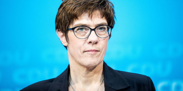 Annegret Kramp-Karrenbauer, Generalsekretärin der CDU, spricht bei einem Statement im Konrad Adenauer Haus Annegret Kramp-Karrenbauer, Generalsekretärin der CDU, spricht bei einem Statement im Konrad Adenauer Haus