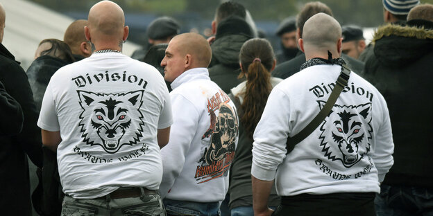 Skinheads der "Division Weiße Wölfe" Skinheads der "Division Weiße Wölfe"
