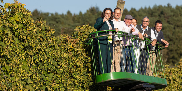 Andrea Nahles und andere auf einer Aussichtsplattform Andrea Nahles und andere auf einer Aussichtsplattform