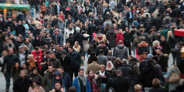 Viele Menschen in der Innenstadt Viele Menschen in der Innenstadt