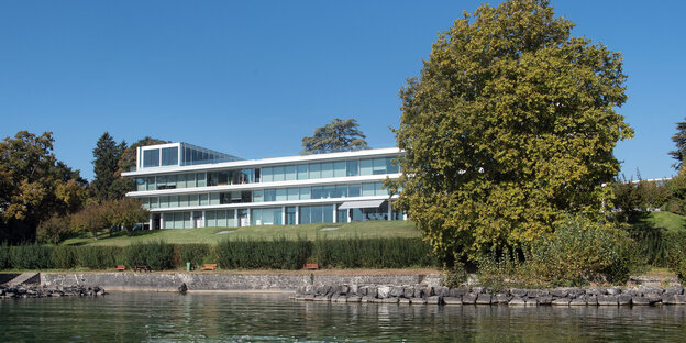 UEFAHauptquartier in Nyon, idylisch gelegen am Wasser UEFAHauptquartier in Nyon, idylisch gelegen am Wasser