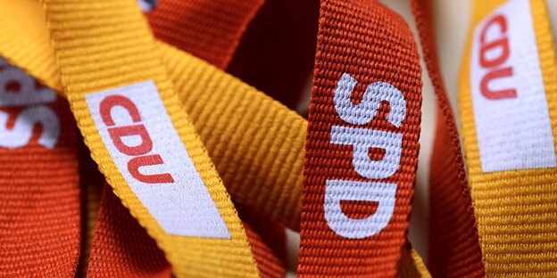 Schlüsselbänder mit Logos von SPD oder CDU Schlüsselbänder mit Logos von SPD oder CDU