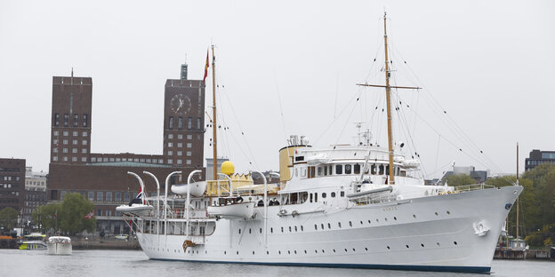 Die königliche Yacht "Norge" im Hafen von Oslo Die königliche Yacht "Norge" im Hafen von Oslo