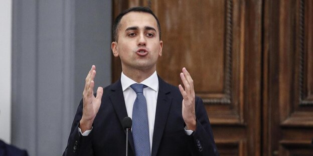 Luigi Di Maio stellvertrender Ministerpräsident Italiens während einer Pressekonferenz Luigi Di Maio stellvertrender Ministerpräsident Italiens während einer Pressekonferenz