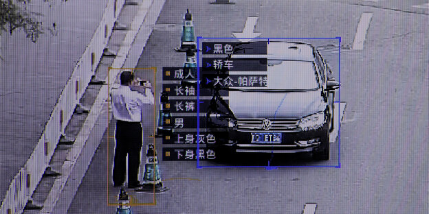 Eine Software zeigt Profile von Menschen und Autos Eine Software zeigt Profile von Menschen und Autos