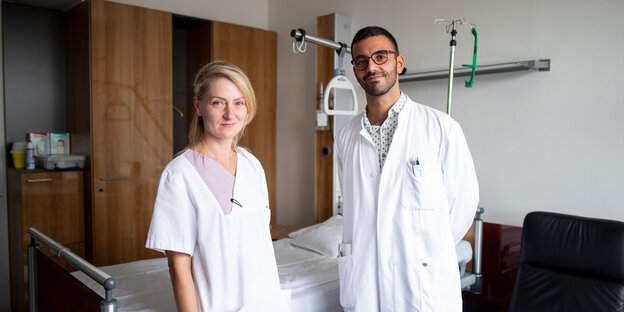 Ärzt*innen im Krankenzimmer Ärzt*innen im Krankenzimmer