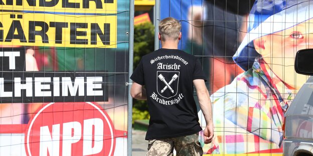 Teilnehmer eines Rechtsrock-Konzerts Teilnehmer eines Rechtsrock-Konzerts