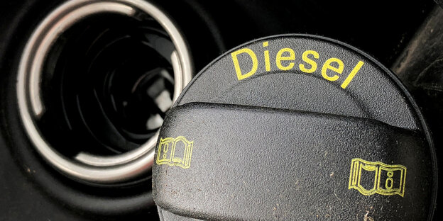 Der Tankdeckel eines Dieselfahrzeugs Der Tankdeckel eines Dieselfahrzeugs