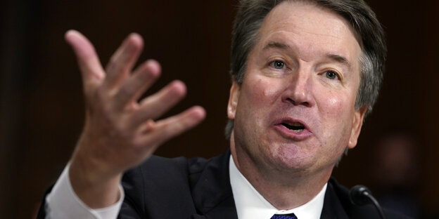 Brett Kavanaugh gestikuliert Brett Kavanaugh gestikuliert