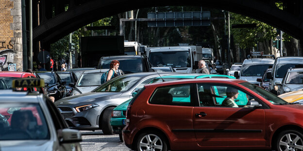 Viele geparkte autos