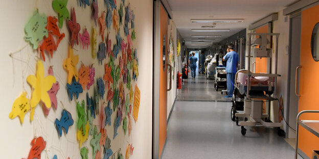 Ein Gang auf der Kinderintensivstation der Medizinischen Hochschule Hannover. Ein Gang auf der Kinderintensivstation der Medizinischen Hochschule Hannover.