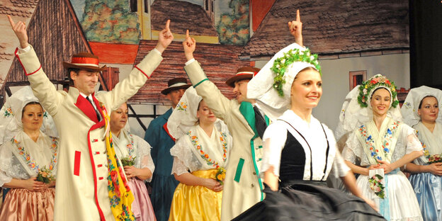 Sorben tanzen in Tracht Sorben tanzen in Tracht