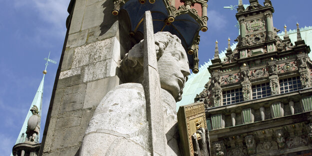 Die mittelalterliche Rolandstatue auf dem Marktplatz Die mittelalterliche Rolandstatue auf dem Marktplatz