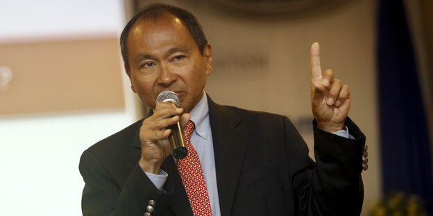 Francis Fukuyama am Mikro Francis Fukuyama am Mikro