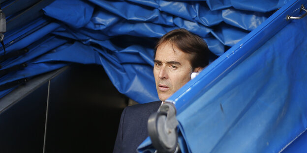 Julen Lopetegui schaut aus den Katakomben des Stadions von Real Madrid Julen Lopetegui schaut aus den Katakomben des Stadions von Real Madrid