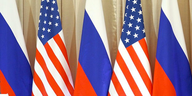 Fahnen von USA und Russland Fahnen von USA und Russland
