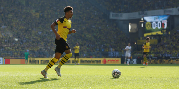 Dortmunds Jadon Sancho beim Fußballspiel im Westfalenstadion Dortmunds Jadon Sancho beim Fußballspiel im Westfalenstadion