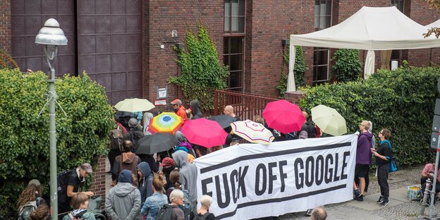 Besetzung des Google Campus in Kreuzberg