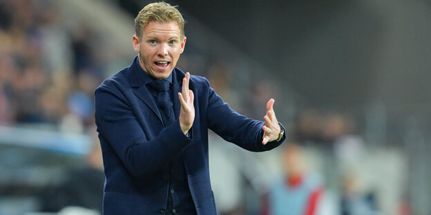 Hoffenheim-Trainer Julian Nagelsmann gestikuliert am Spielfeldrand Hoffenheim-Trainer Julian Nagelsmann gestikuliert am Spielfeldrand