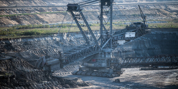 Bagger in der Braunkohle