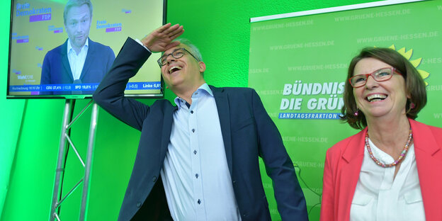 arek Al-Wazir (Bündnis90/Die Grünen, l), Spitzenkandidat und Minister für Wirtschaft, Energie, Verkehr und Landesentwicklung in Hessen, und Priska Hinz (Bündnis90/Die Grünen), Spitzenkandidatin und Staatsministerin für Umwelt, Klimaschutz, Landwirtschaft arek Al-Wazir (Bündnis90/Die Grünen, l), Spitzenkandidat und Minister für Wirtschaft, Energie, Verkehr und Landesentwicklung in Hessen, und Priska Hinz (Bündnis90/Die Grünen), Spitzenkandidatin und Staatsministerin für Umwelt, Klimaschutz, Landwirtschaft