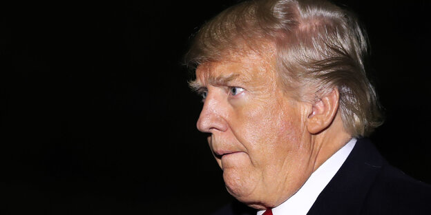 Donald Trump verzieht sein Gesicht Donald Trump verzieht sein Gesicht