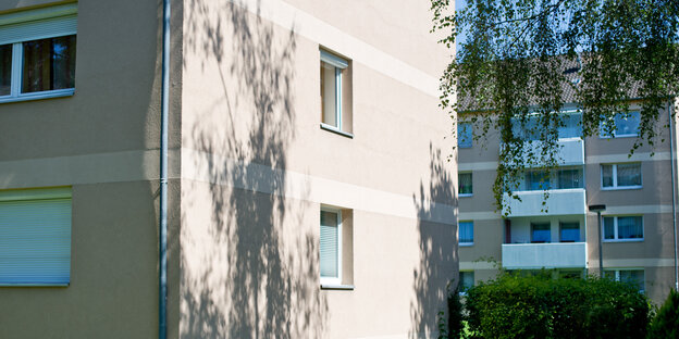 Die Fassade eines Wohnblocks. Die Fassade eines Wohnblocks.