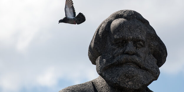 Eine Büste Karl Marx' Eine Büste Karl Marx'