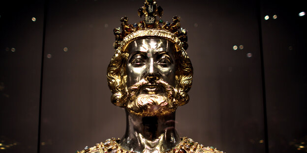 Goldene Büste von Karl den Großen Goldene Büste von Karl den Großen