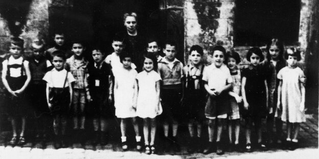 Herta Mansbacher und viele Kinder Herta Mansbacher und viele Kinder