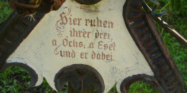 Grabkreuz mit Inschrift Grabkreuz mit Inschrift
