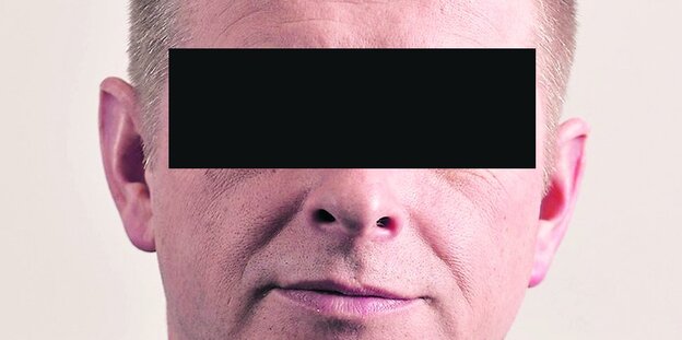 Ein mit einem Balken versehenes Gesicht Ein mit einem Balken versehenes Gesicht