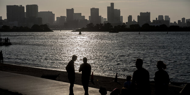 Meer und Skyline von Tokio Meer und Skyline von Tokio