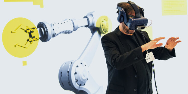 Ein Mann mit Digitalbrille Ein Mann mit Digitalbrille